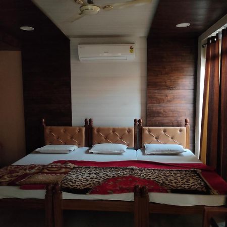 Sgh Guest House Mathura Esterno foto