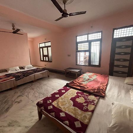 Sgh Guest House Mathura Esterno foto