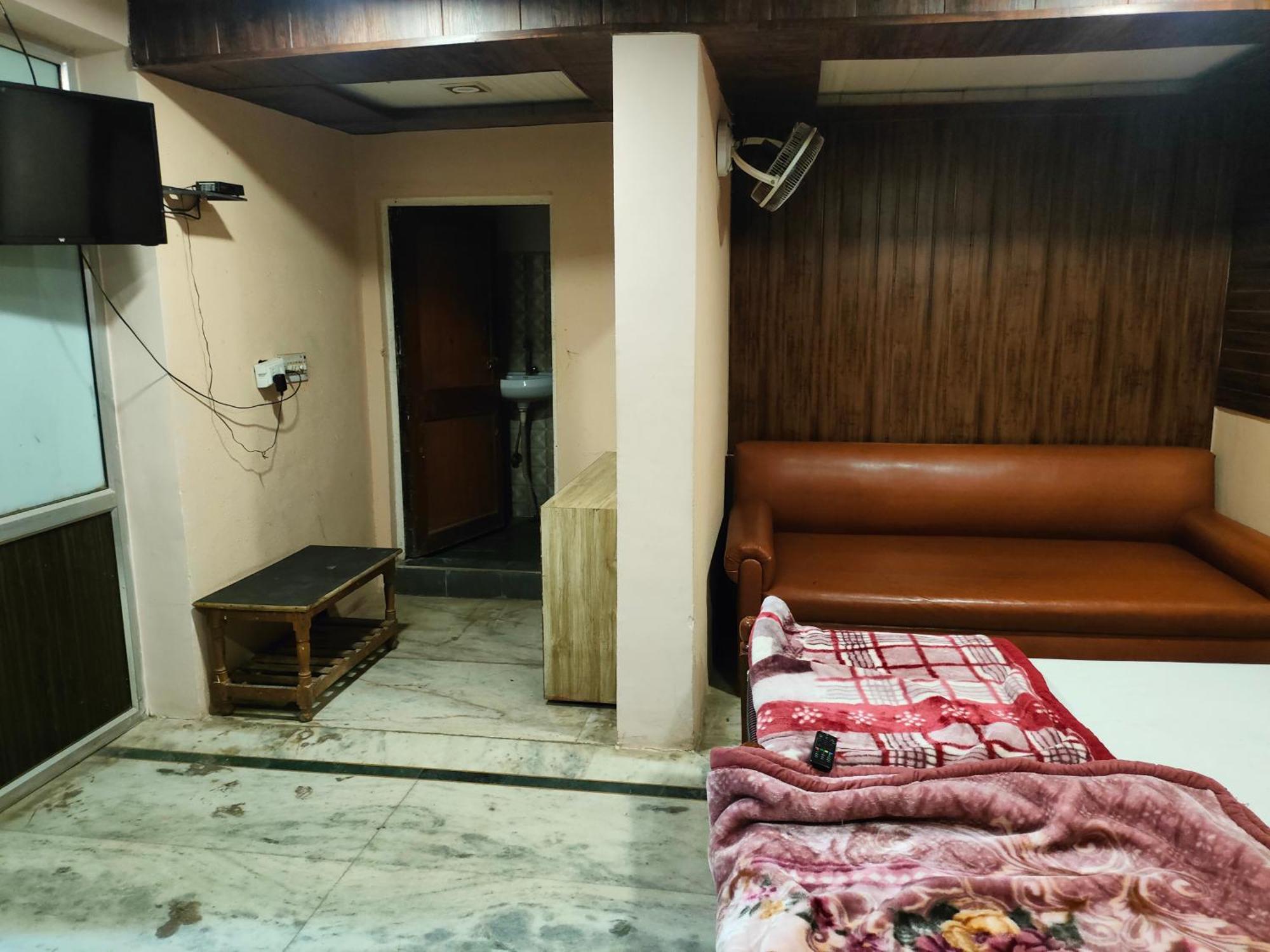 Sgh Guest House Mathura Esterno foto