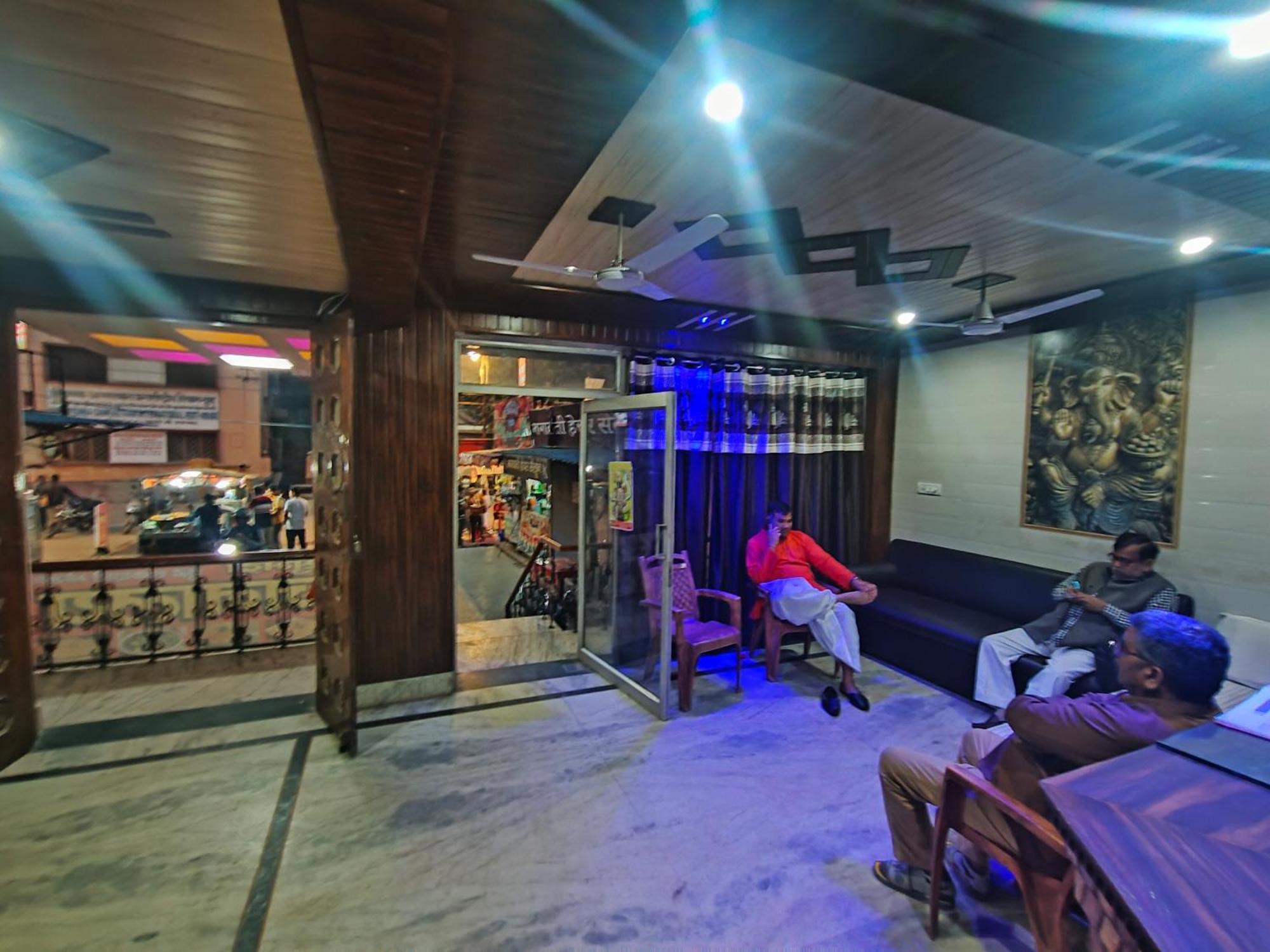 Sgh Guest House Mathura Esterno foto