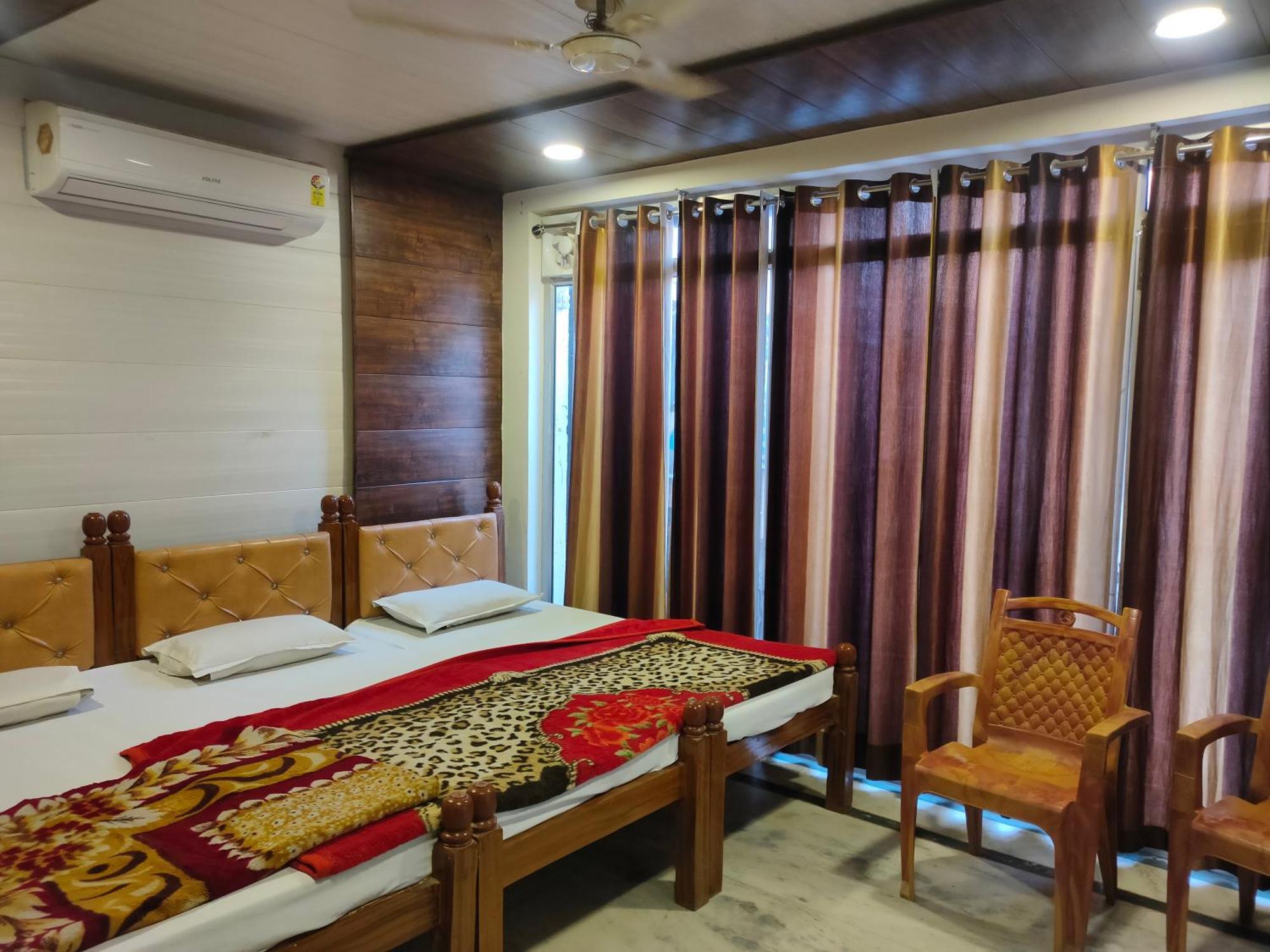 Sgh Guest House Mathura Esterno foto