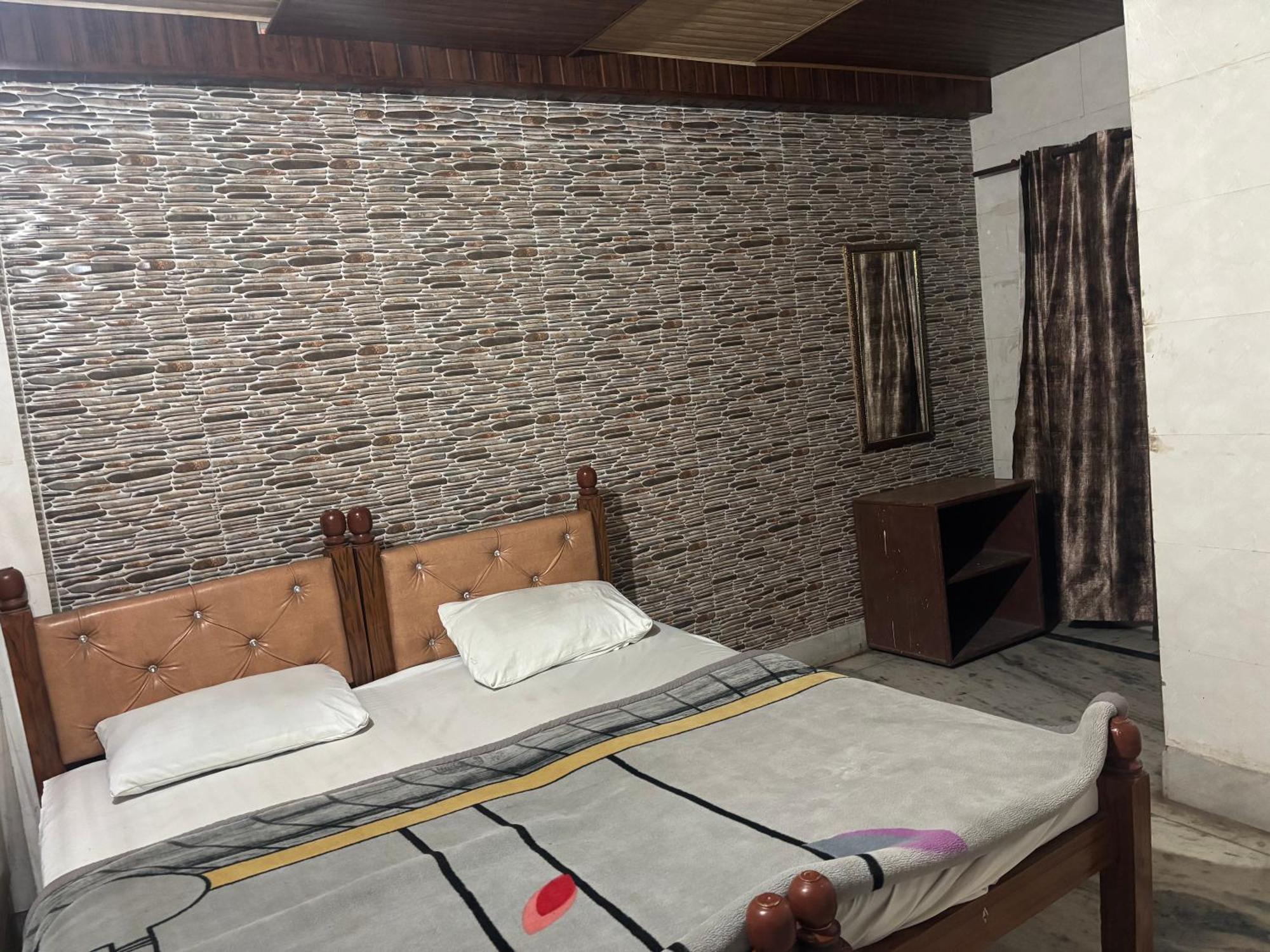 Sgh Guest House Mathura Esterno foto