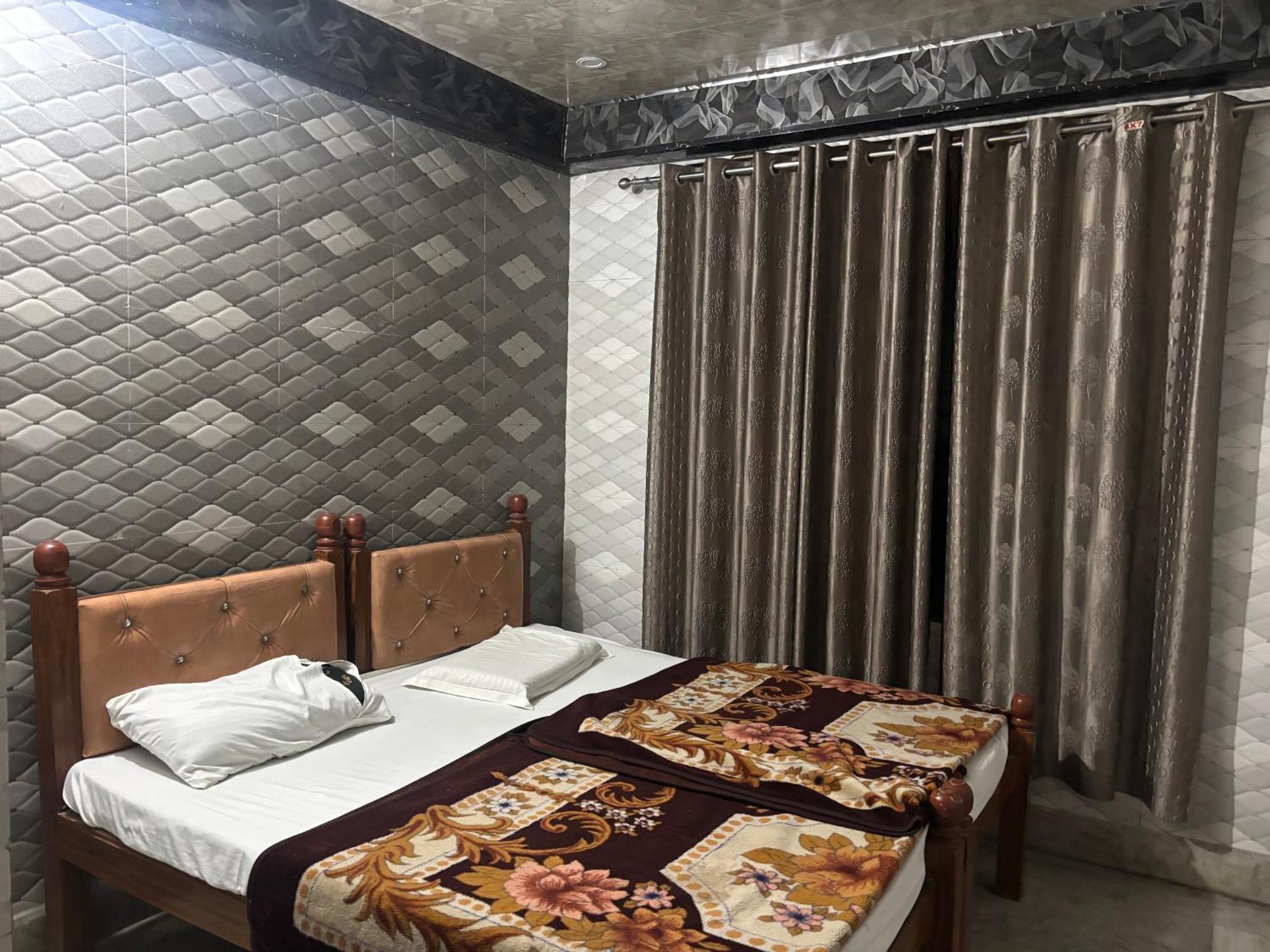 Sgh Guest House Mathura Esterno foto