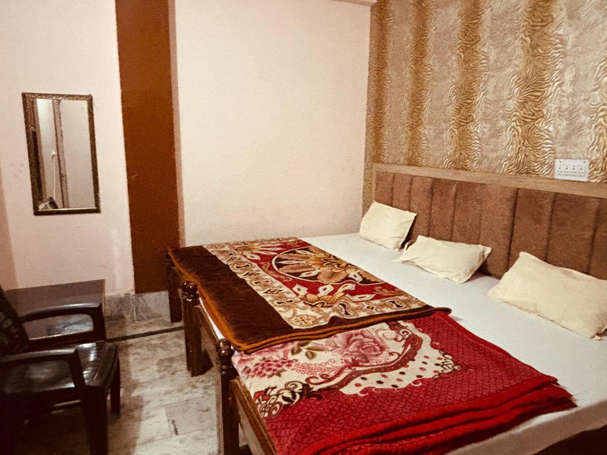Sgh Guest House Mathura Esterno foto
