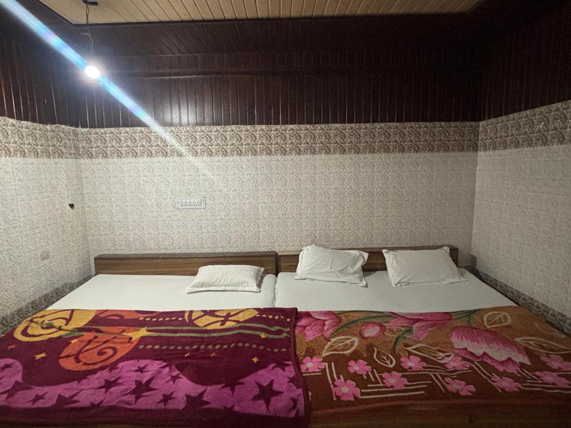 Sgh Guest House Mathura Esterno foto