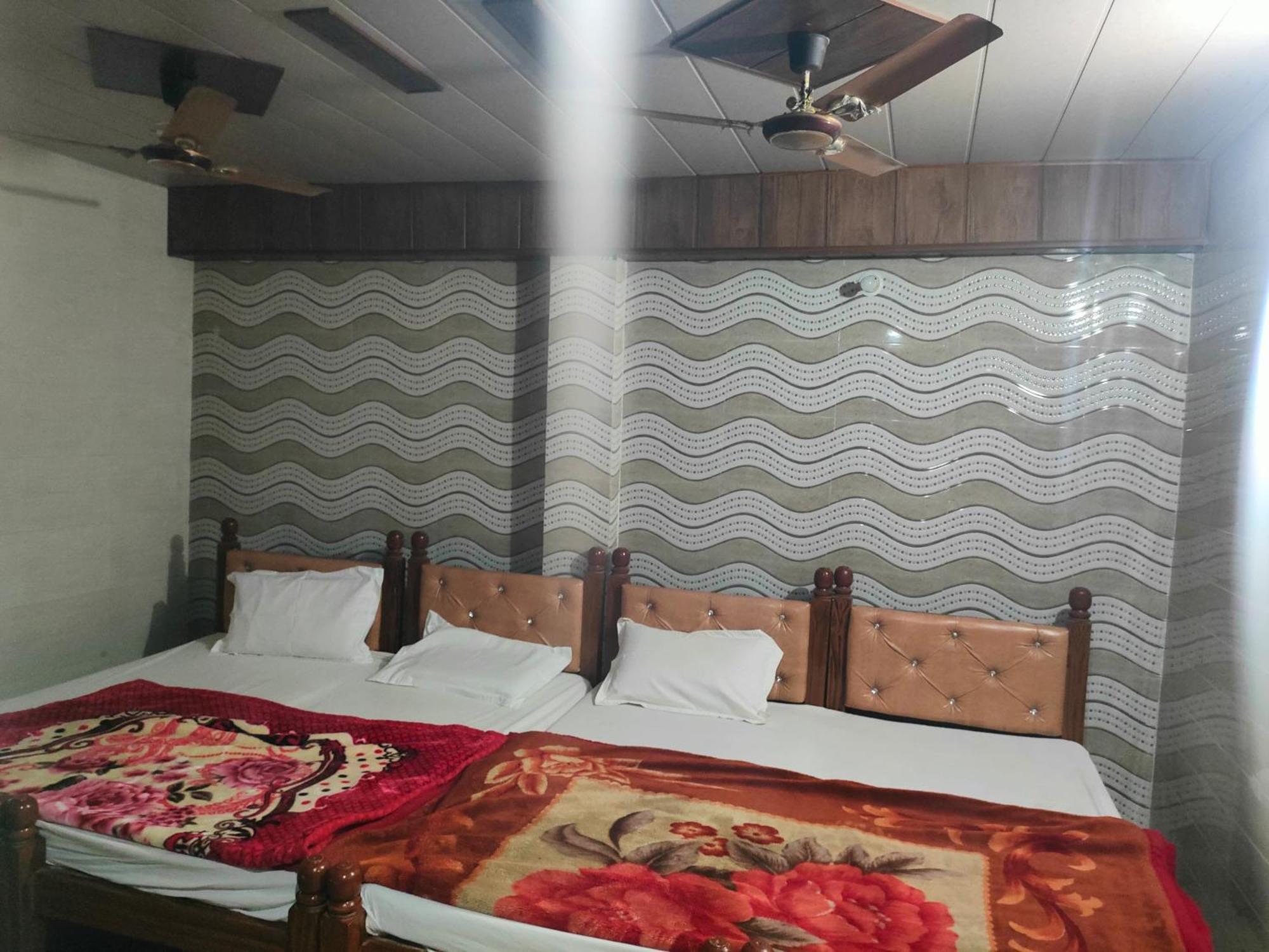 Sgh Guest House Mathura Esterno foto