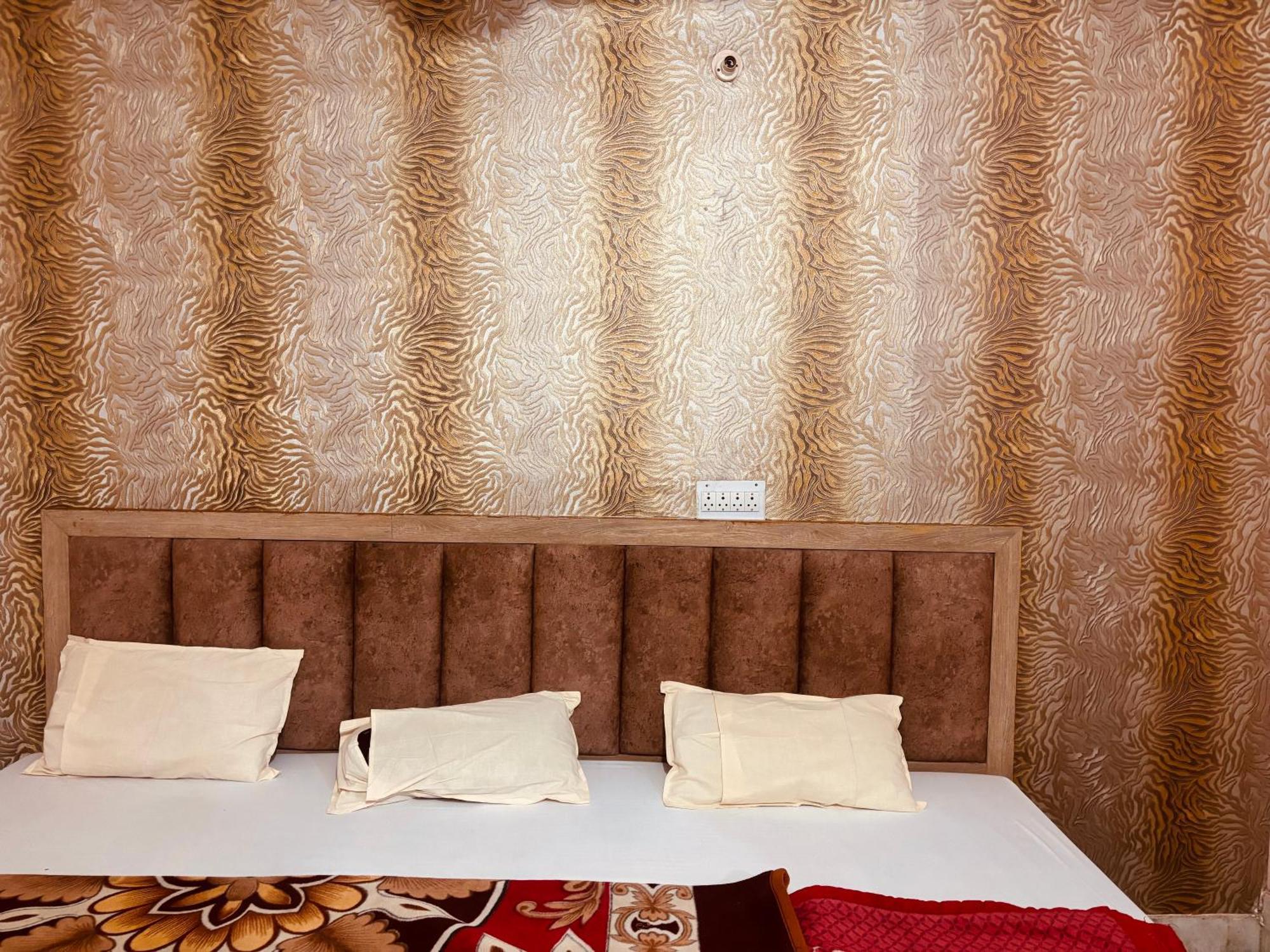 Sgh Guest House Mathura Esterno foto