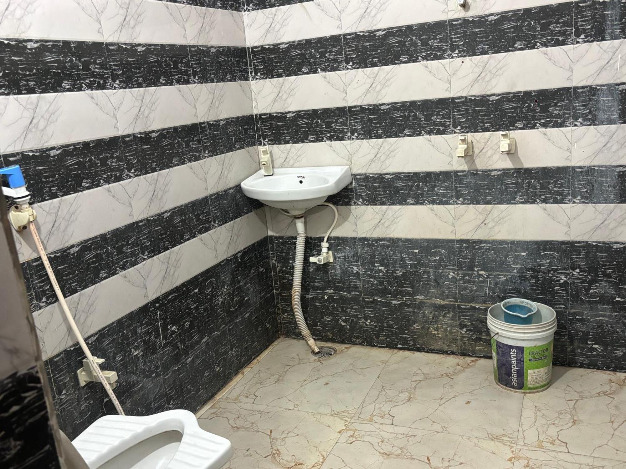 Sgh Guest House Mathura Esterno foto