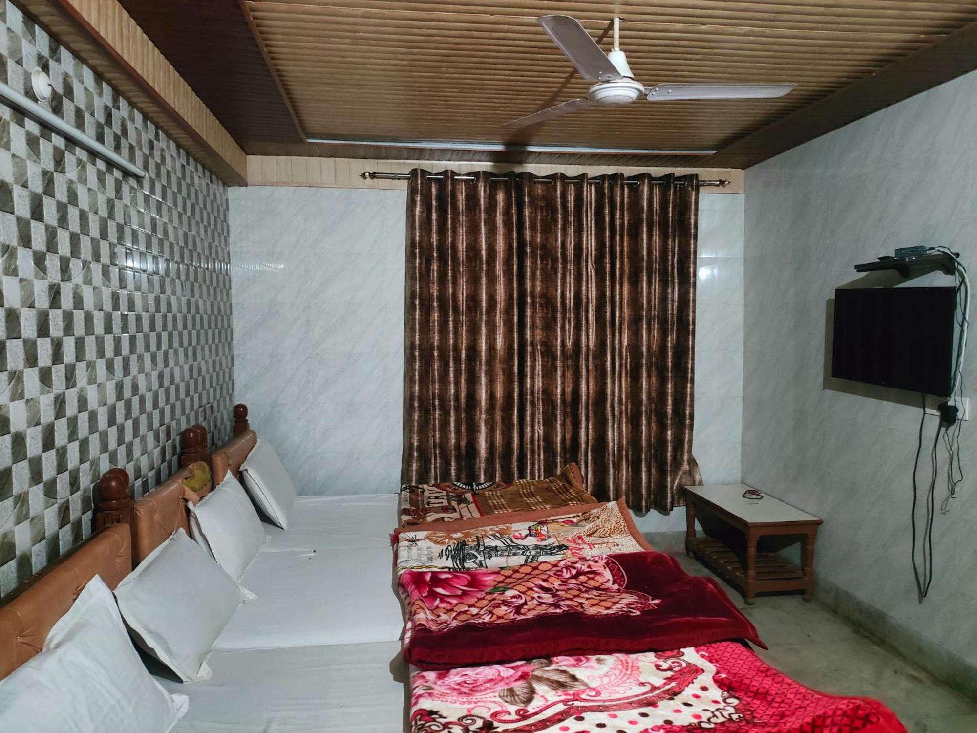 Sgh Guest House Mathura Esterno foto