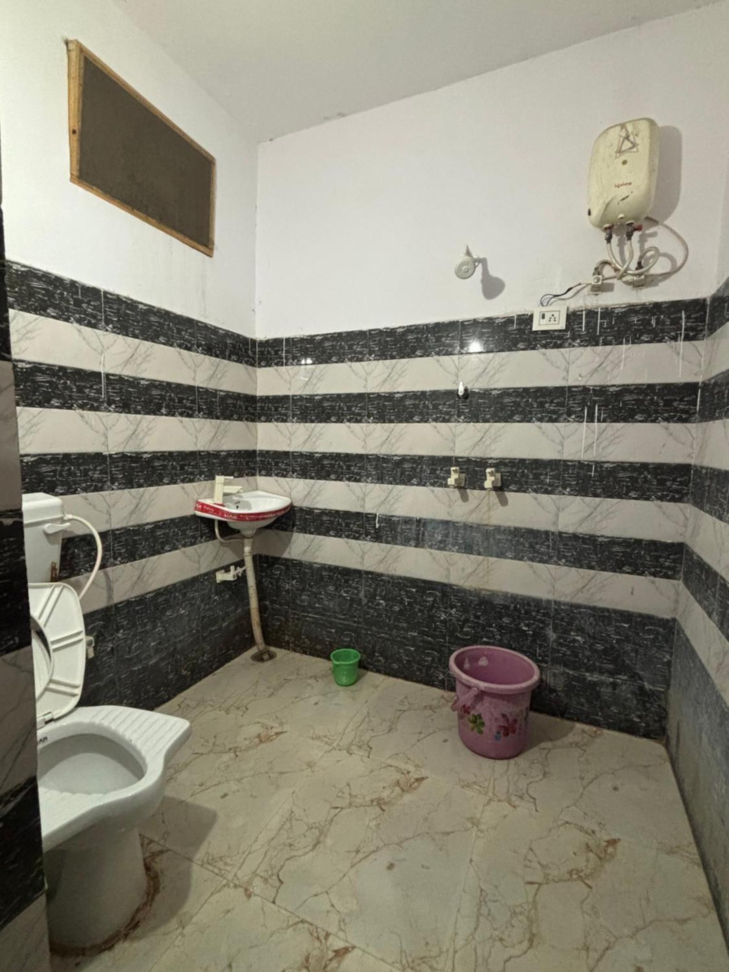 Sgh Guest House Mathura Esterno foto