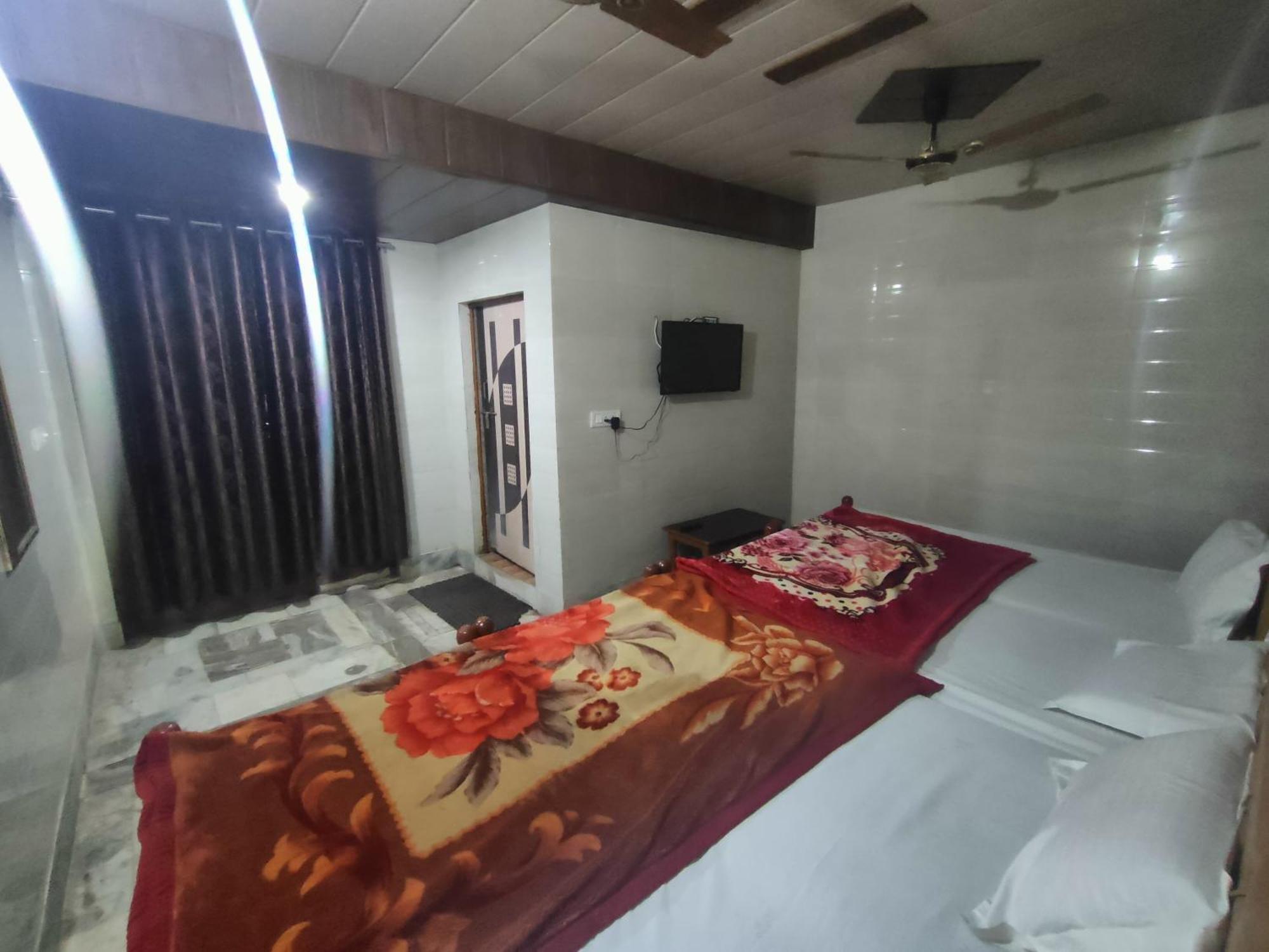 Sgh Guest House Mathura Esterno foto