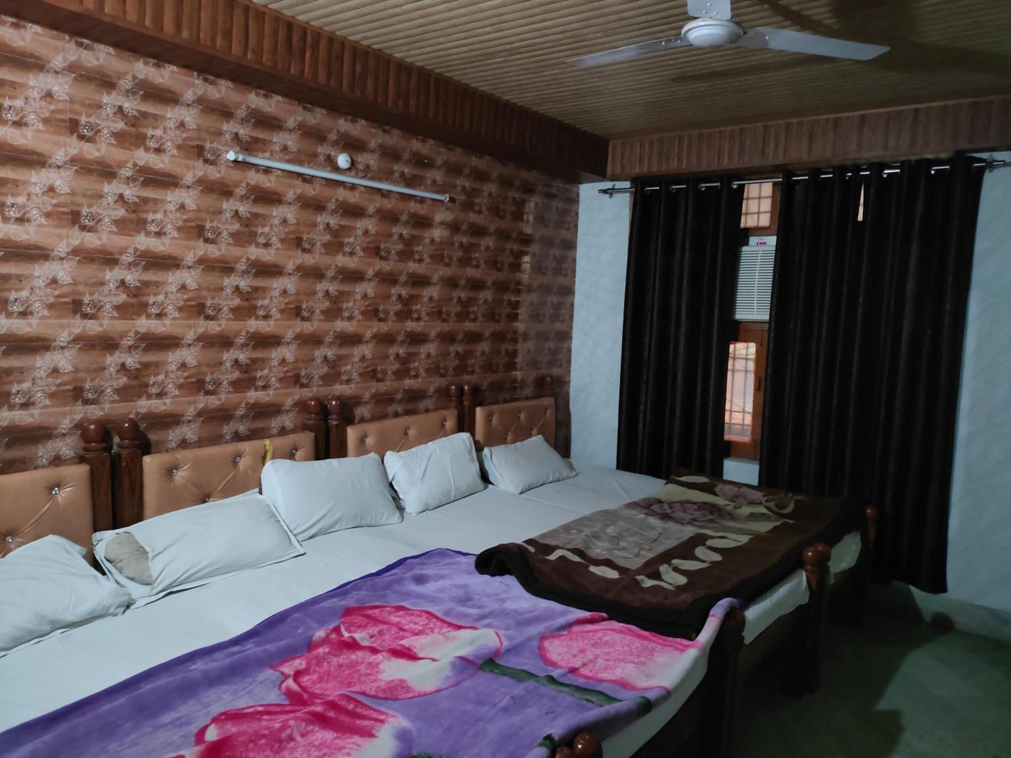 Sgh Guest House Mathura Esterno foto